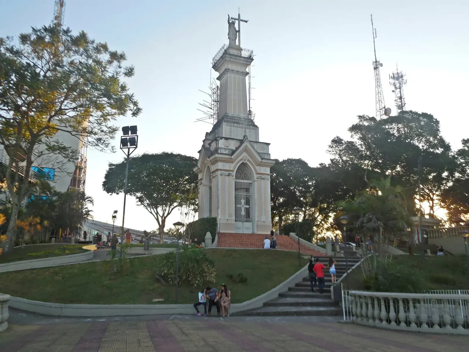 Alto do Morro do Imperador, com a cidade de Juiz de Fora ao fundo