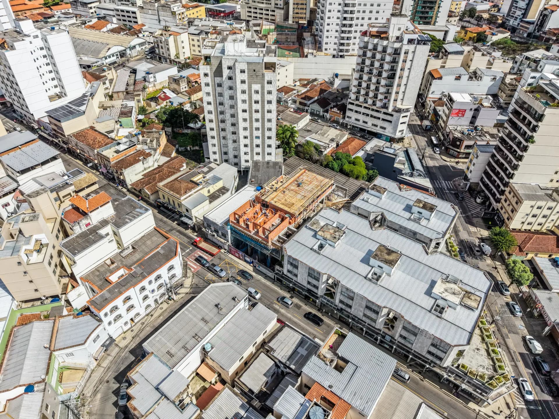 Obra Abril 2026, Guerra Carmo by Housi, São Mateus, Juiz de Fora