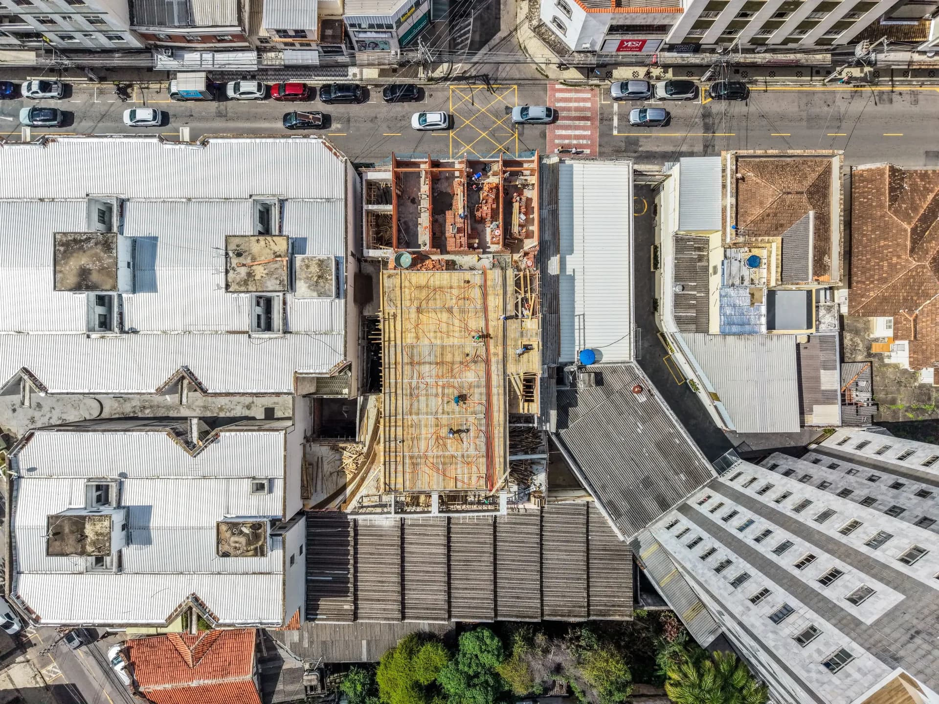 Obra Abril 2026, Guerra Carmo by Housi, São Mateus, Juiz de Fora
