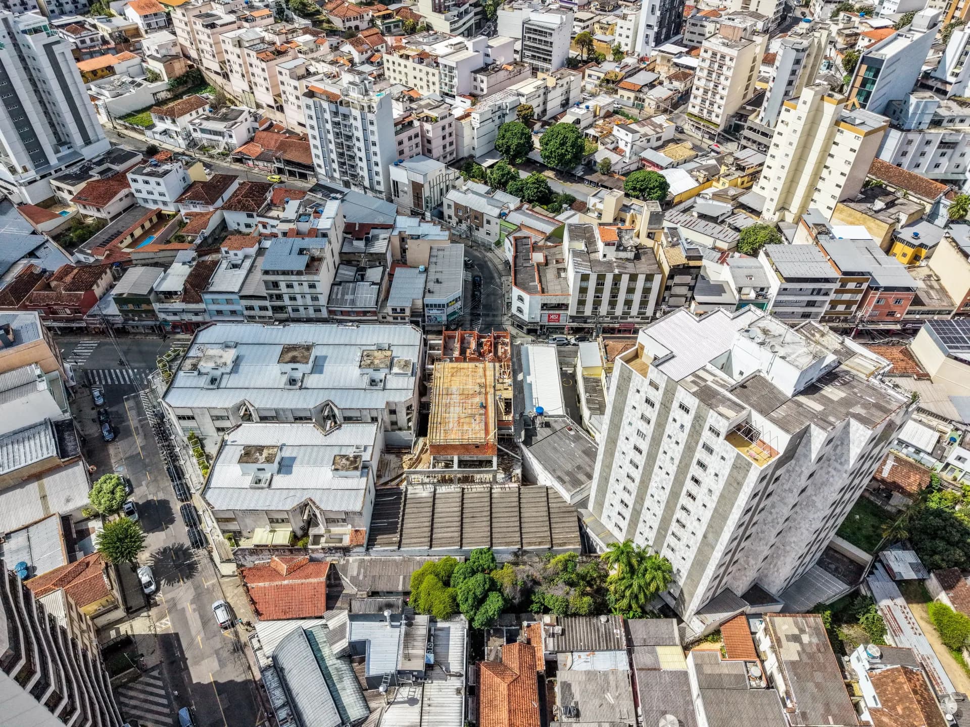 Obra Abril 2026, Guerra Carmo by Housi, São Mateus, Juiz de Fora